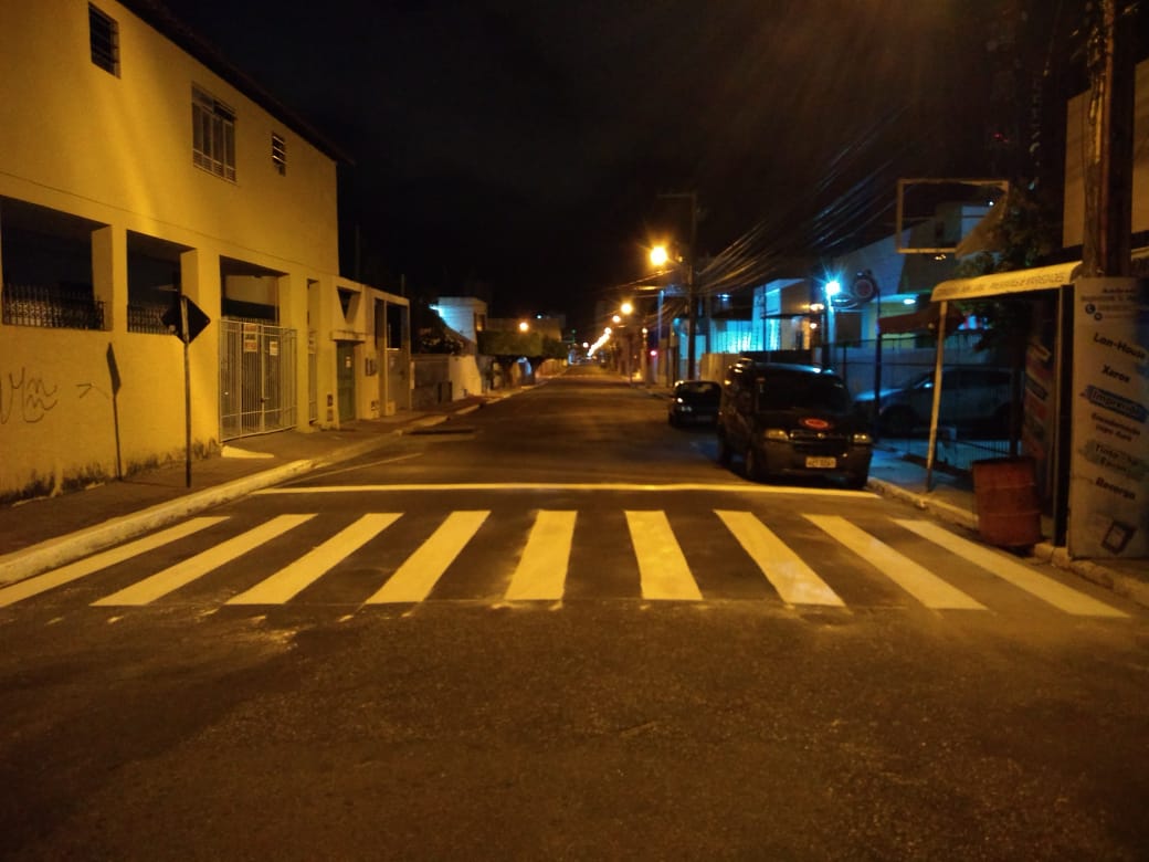 Prefeitura revitaliza faixas de pedestres em frente a escolas para segurança de estudantes - SMTT Aracaju
